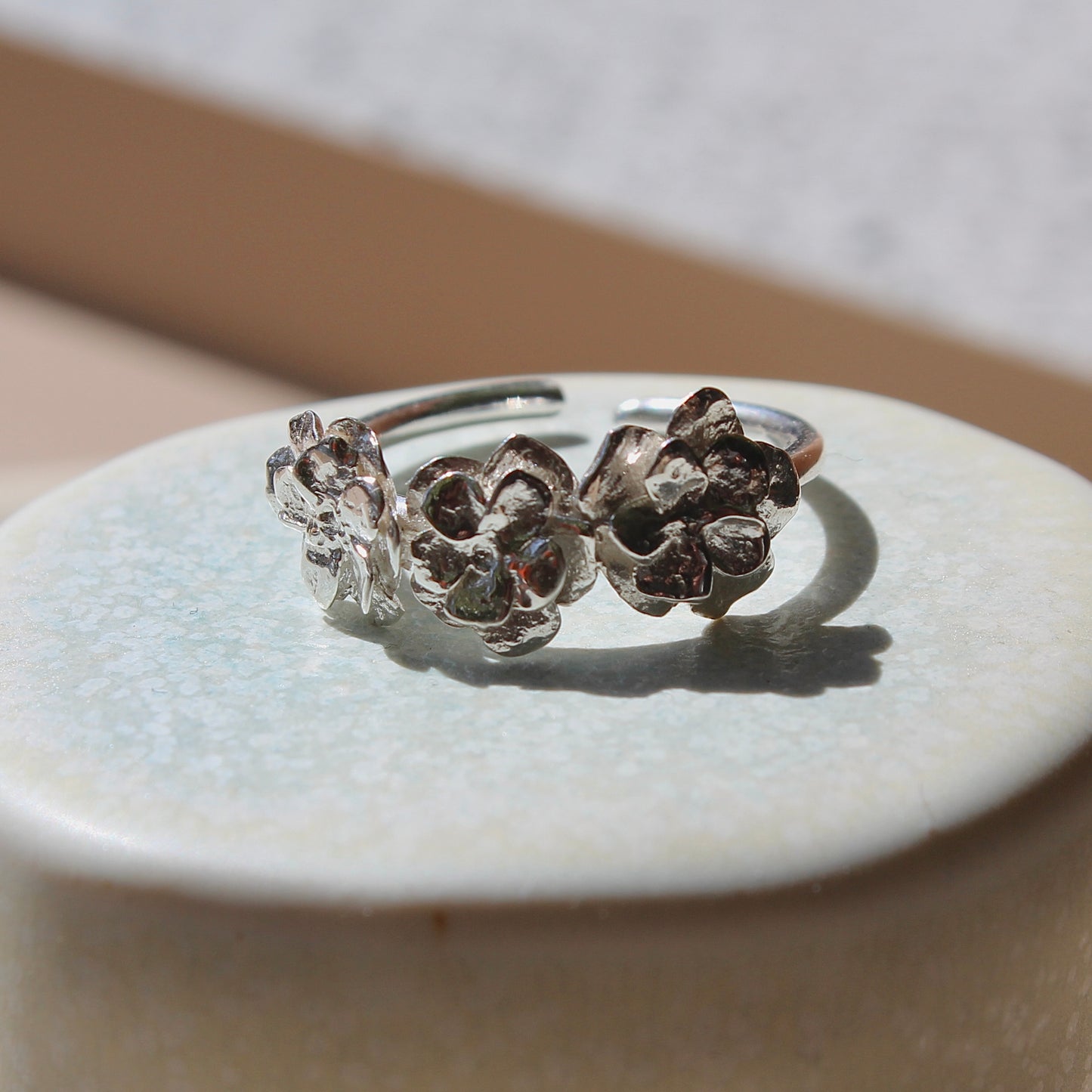 Trois Petites Fleurs Ring S